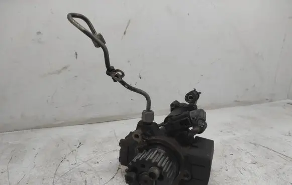 Skoda Octavia Mk2 (1Z) Fuel injection high pressure pump 03L130755E