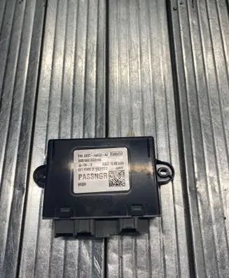Ford Fusion II Door control unit/module GR2T14B533AJ 2825160818R6