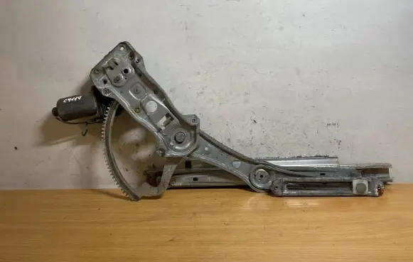Mercedes-Benz E W210 Front door electric window regulator 0130821671 C4114