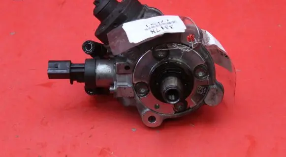 BMW 5 E60 E61 Fuel injection high pressure pump 7807495-02