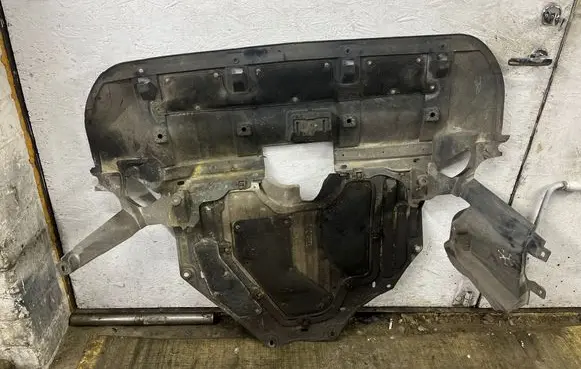 Honda CR-V Engine splash shield/under tray