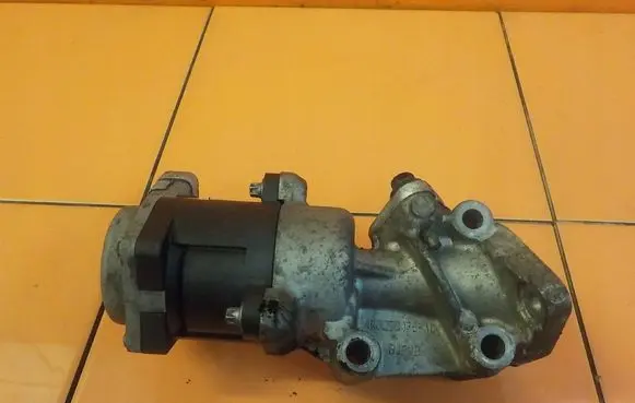 Land Rover Discovery 3 - LR3 EGR thermostat BJPMB 68Z1 4R8Q9D475AC