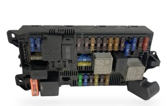 Mercedes-Benz E W211 Fuse module 2115453801 A2115451083