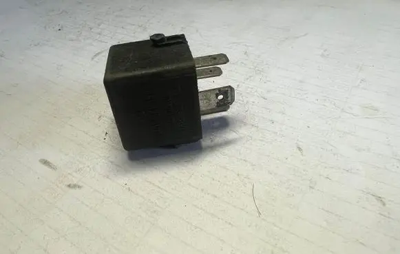 Mercedes-Benz E W211 Other relay A0025421319 V23134B52X336