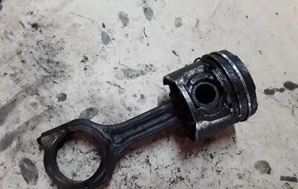 Citroen C3 Picasso Piston with connecting rod 619