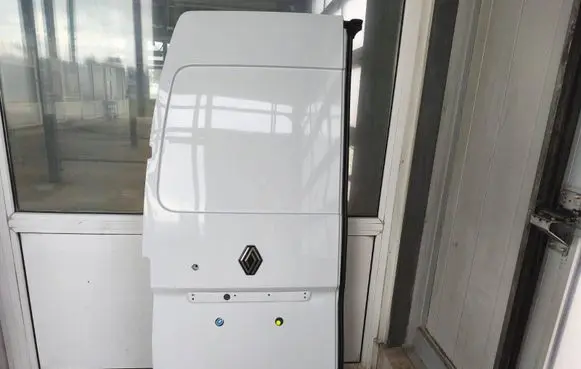 Renault Master IV Rear door