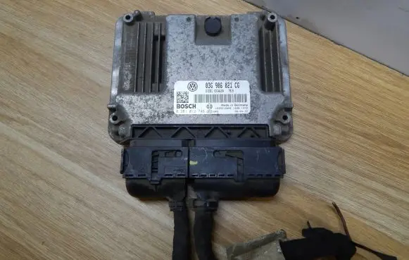 Volkswagen Touran I Engine control unit/module 03G906021CG 1039S12044 0281012746
