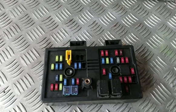 Chevrolet Captiva Fuse module 9682108282