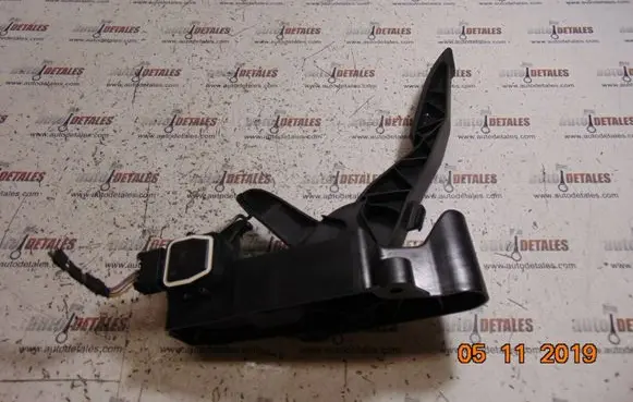 Mercedes-Benz B W245 Accelerator throttle pedal A1693000204