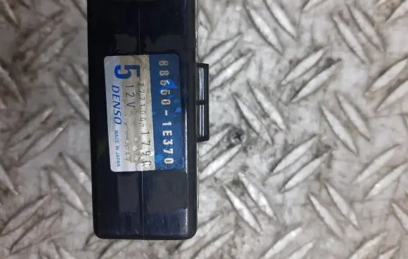 Toyota Yaris Door central lock control unit/module 