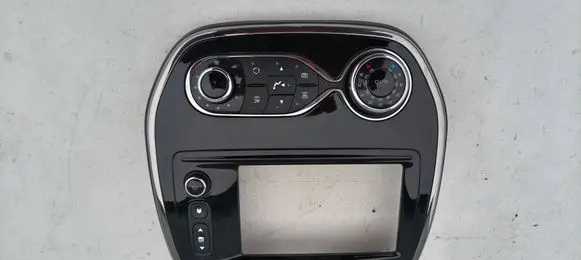 Renault Captur Radio/GPS head unit trim 682705384R
