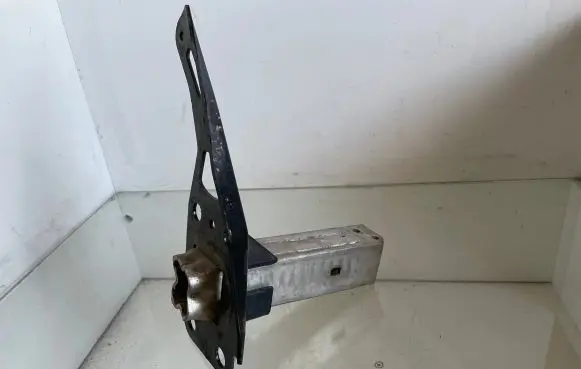 Audi A6 S6 C6 4F Front bumper mounting bracket 4F0807133 606360
