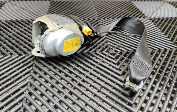Audi Q7 4M Rear seatbelt 34163761D