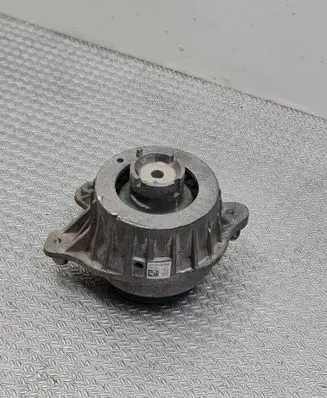 Mercedes-Benz E W213 Engine mount bracket A2132405500 ZGS002
