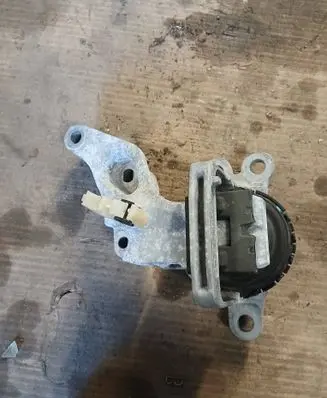 Renault Espace V (RFC) Engine mount bracket 112115008R