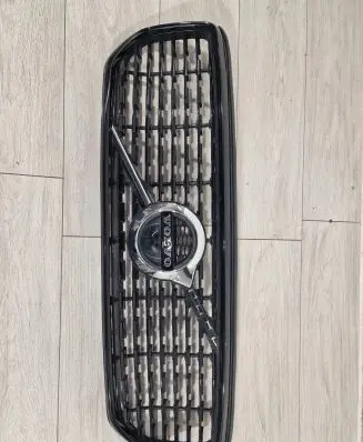 Volvo XC40 Front bumper upper radiator grill