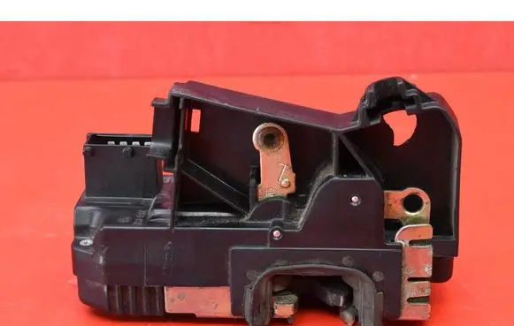 Opel Astra G Front door lock 90561151AS