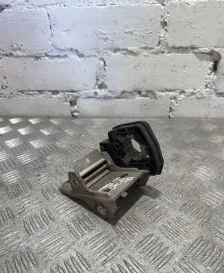 BMW 5 GT F07 Radiator mount bracket 7186513