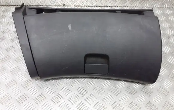 KIA Ceed Glove box