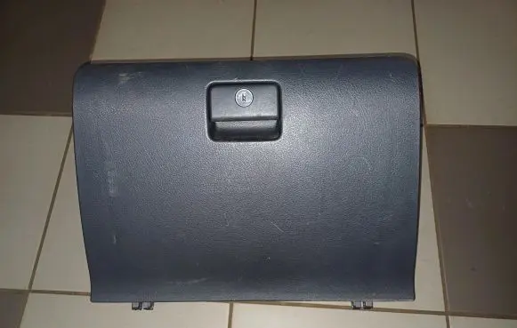 Toyota Corolla Verso AR10 Glove box