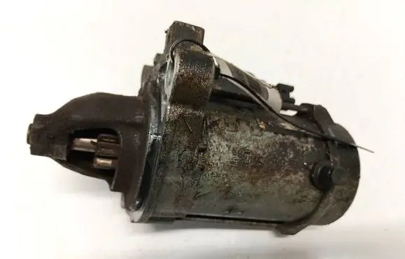 Toyota Yaris Starter motor 281000q050