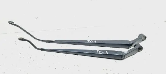 Toyota Corolla Verso AR10 Front wiper blade arm 6800 6799