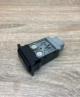 Toyota Avensis T250 Seat heating switch 153261 153337