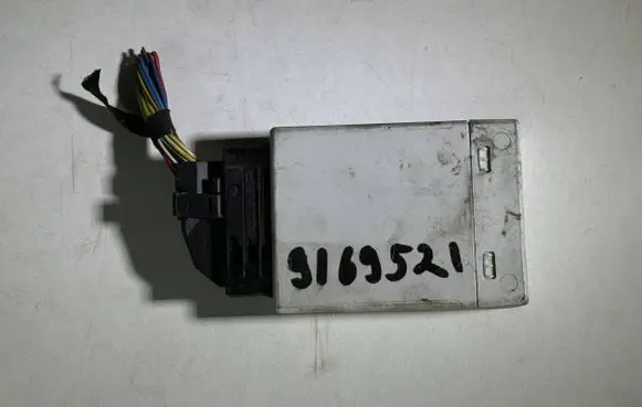 BMW 5 E60 E61 Seat belt warning relay 9130047 9169521