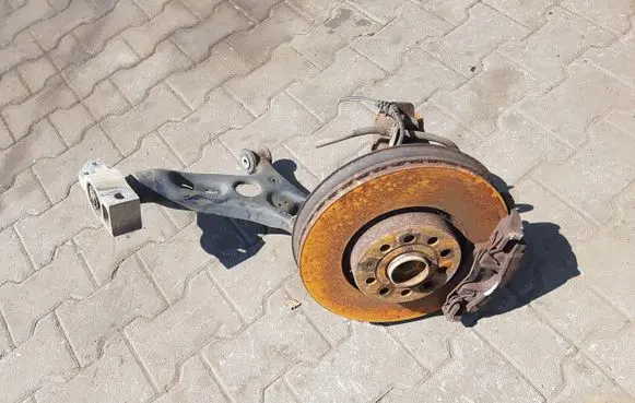 Volkswagen Tiguan Front wheel hub spindle knuckle