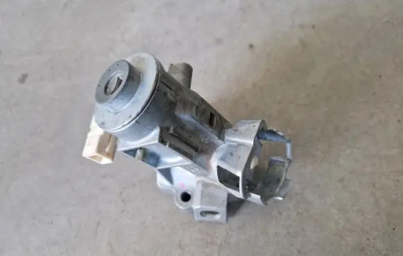 Toyota Hilux (AN10, AN20, AN30) Ignition lock