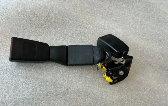 Mercedes-Benz C AMG W204 Rear seatbelt buckle A2048602669 2048602669