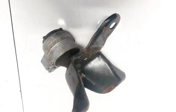 Ford Focus Engine mount bracket 98ab6037cd 98ab-6037-cd