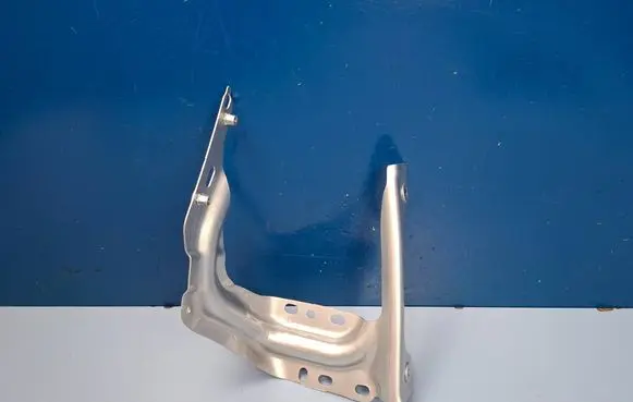 Volkswagen Tiguan Fender mounting bracket 5NA821135B