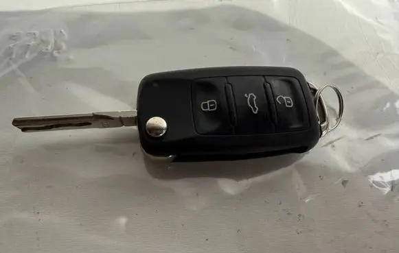 Volkswagen Jetta VI Ignition key/card 5K0837202AK