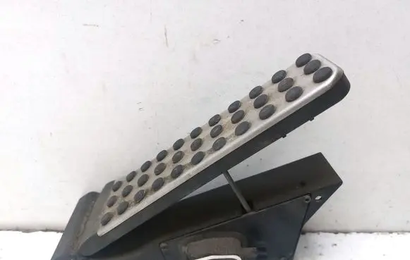Mercedes-Benz GLK (X204) Accelerator throttle pedal A2043000504