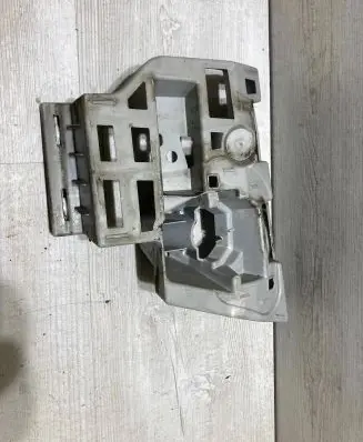 Front bumper mounting bracket