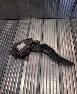 Nissan X-Trail T32 Accelerator throttle pedal 180024BA0B