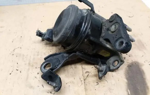 Engine mount bracket