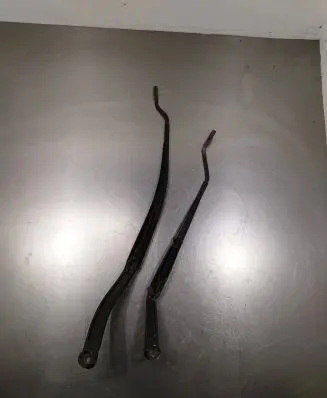 Nissan X-Trail T31 Front wiper blade arm
