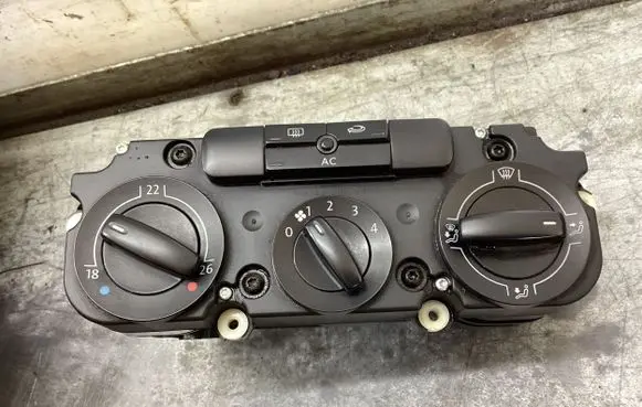 Volkswagen Caddy Climate control unit