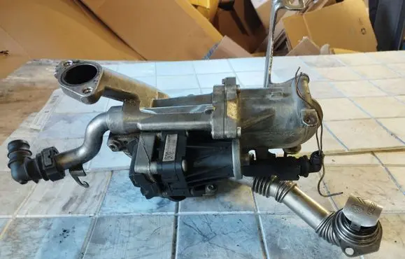 Peugeot 5008 EGR valve cooler 5056390800