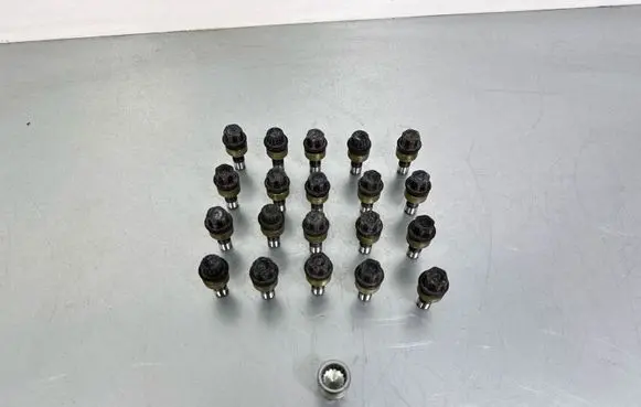 Porsche Macan (95B) Anti-theft wheel nuts and lock 