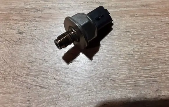 Fuel pressure sensor