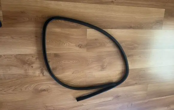 BMW 1 E82 E88 Front door rubber seal 7164993