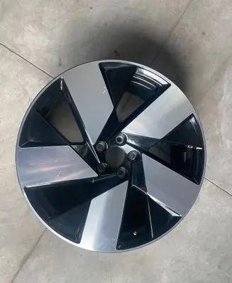 Volvo EX40 R20 alloy rim 32143629
