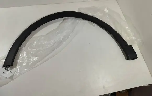 MG ZS Front arch trim 10252367