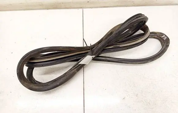 Toyota Avensis Verso Rubber seal front coupe door
