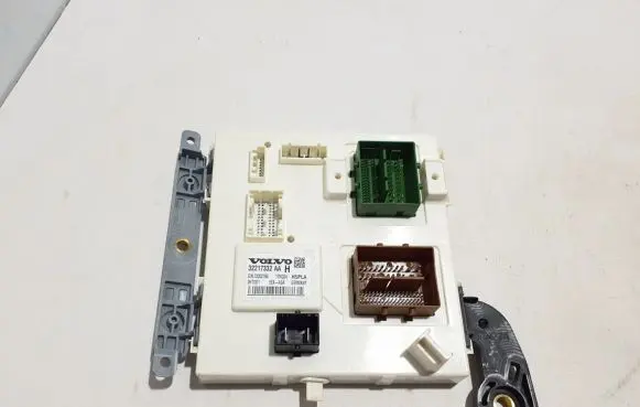 Volvo XC60 Fuse module 32217332