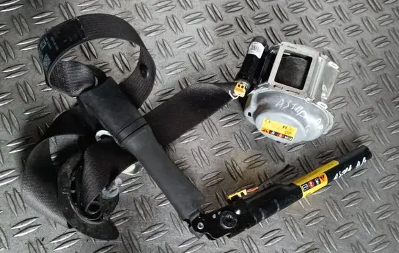 Opel Astra K Front seatbelt 34195015 367970717 39065888