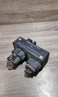 Volkswagen Golf III Fan control module 110825